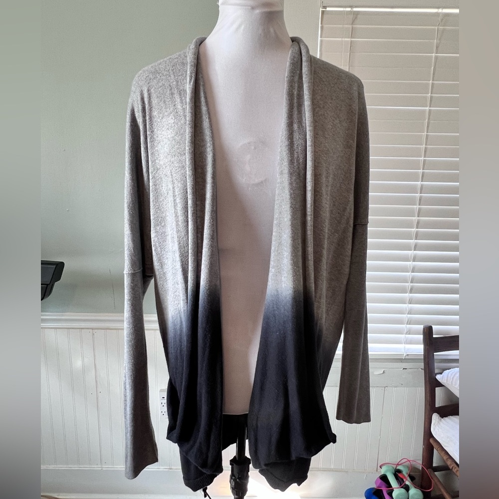 💜 DKNY Gradient Gray to Black Cardigan